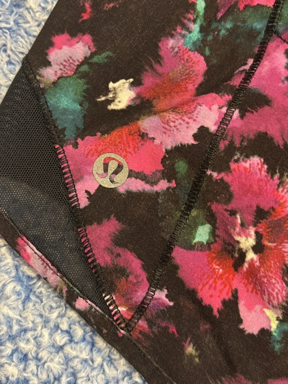 lululemon athletica Women's Black Floral Athletic Shorts Size 8 or 10 ( unsure ) - Picture 3 of 3